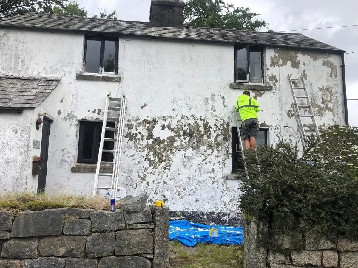Cottage with blown, flaking render before repair in Bodmin